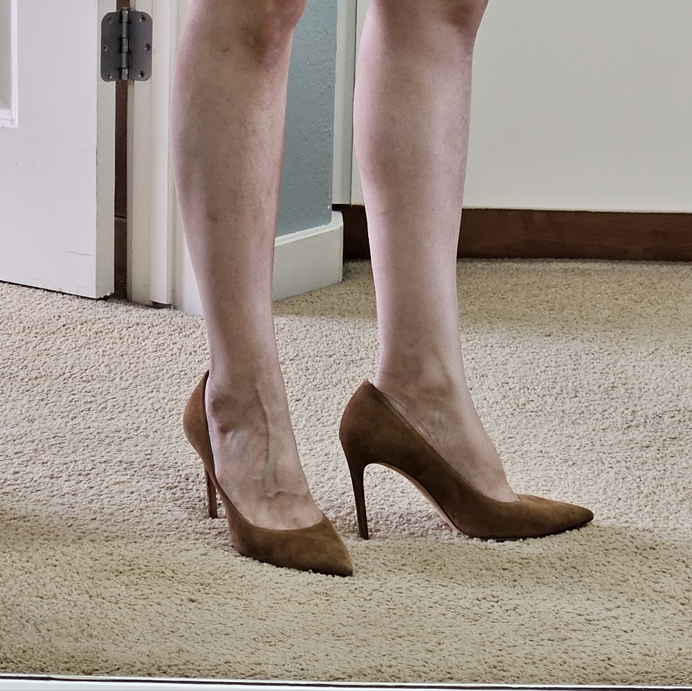 Stuart Weitzman Suede Camel Pump Size 9.5